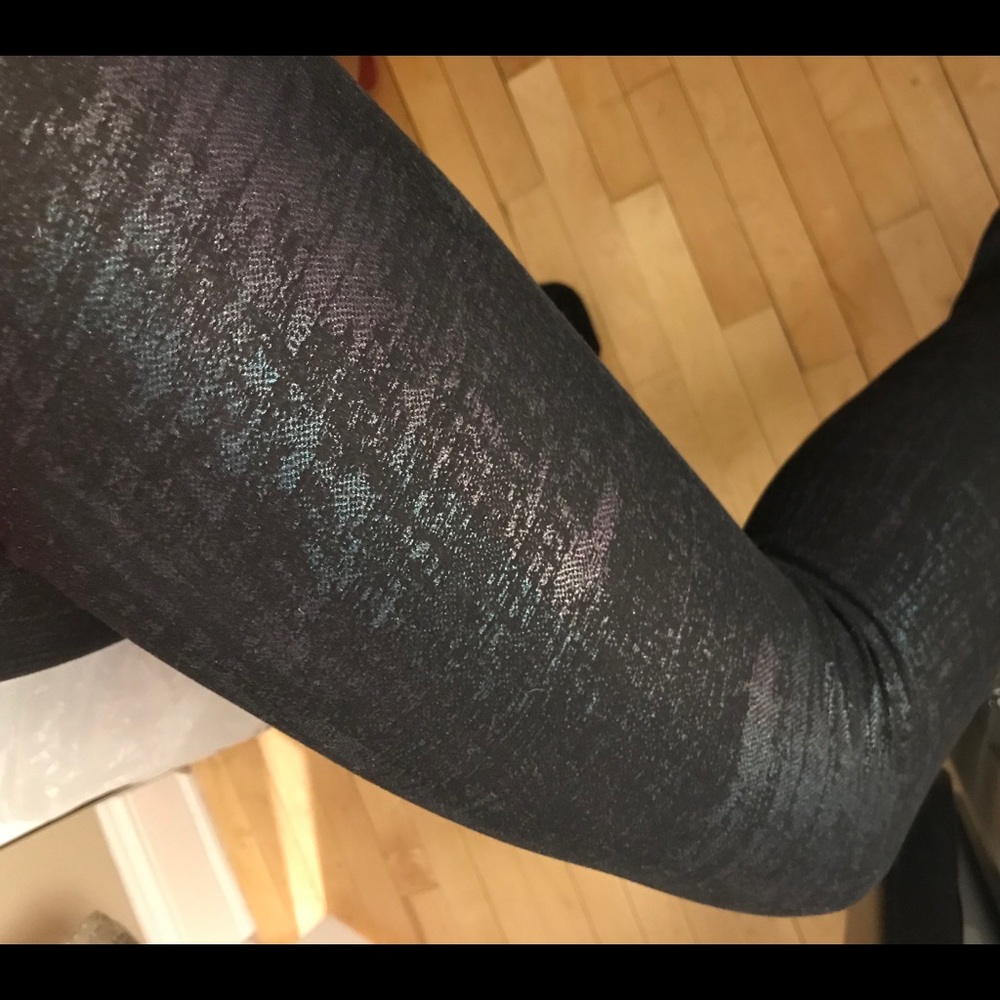 Paintbrush holographic leggings (L but runs small)